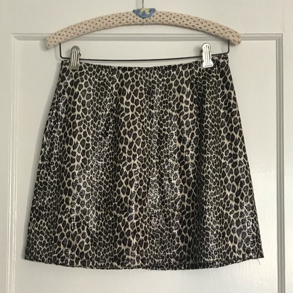 CLOSET CLOSING cheetah print mini skirt - Picture 3 of 6